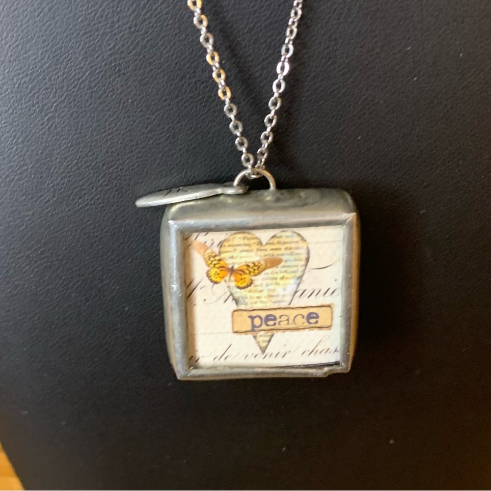Jewel Kade Vintage Pewter Glitter Orange Peace Sign Pendant and Chain - Picture 3 of 10